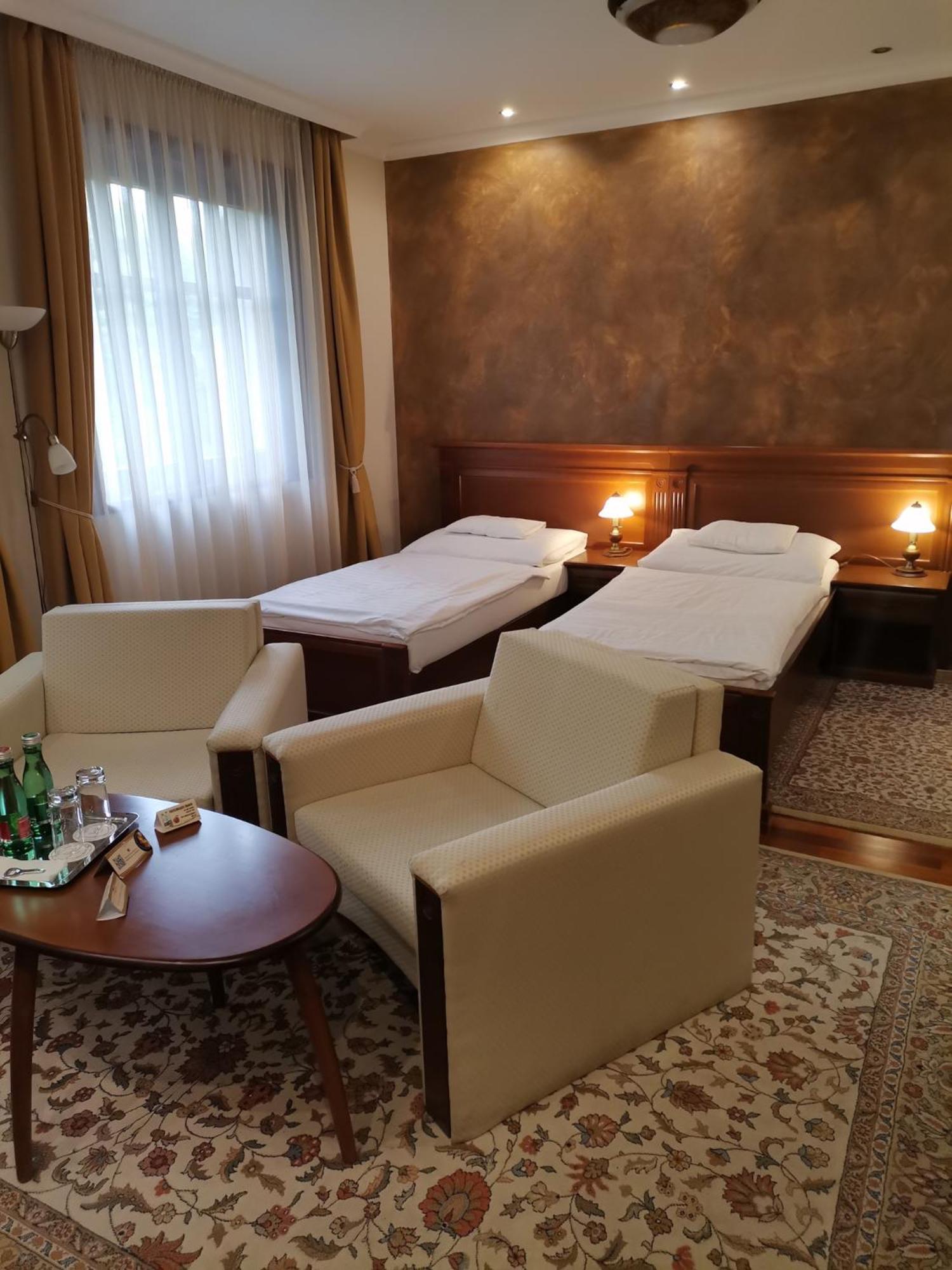 尼姆罗德生态餐厅&酒店 Karcag 外观 照片
