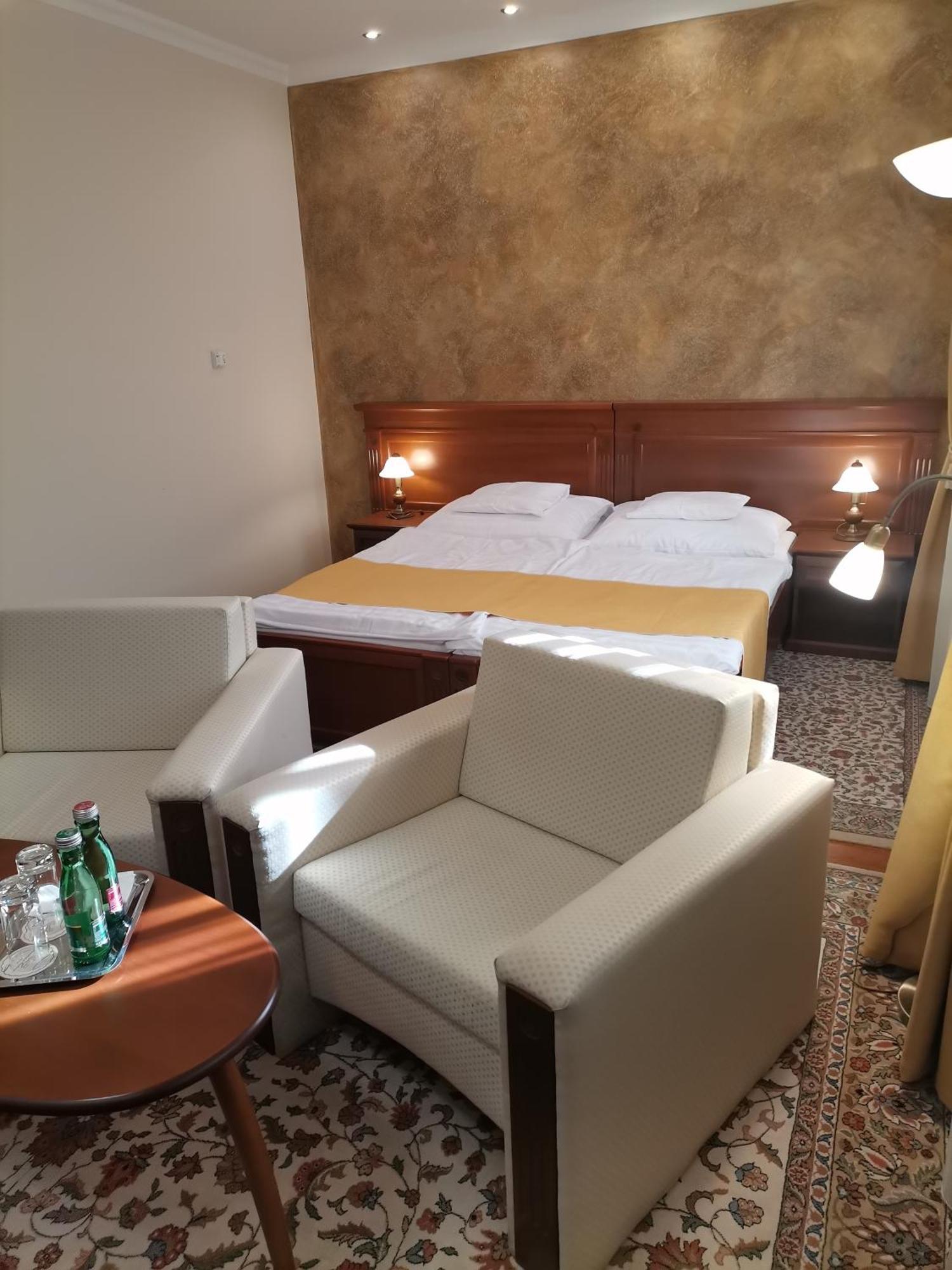 尼姆罗德生态餐厅&酒店 Karcag 外观 照片